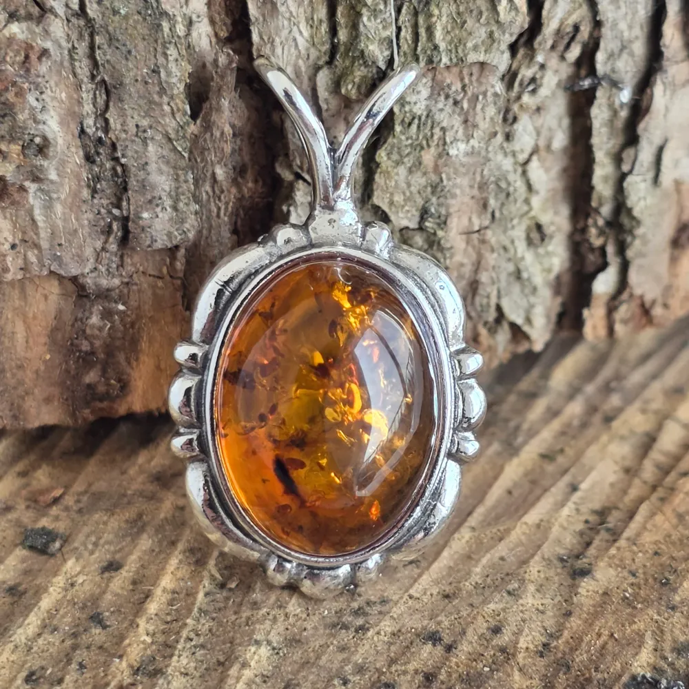 Сребърен медальон с кехлибар Amber40