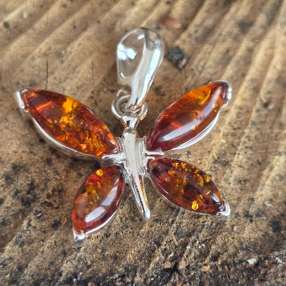 Сребърен медальон с кехлибар Amber43