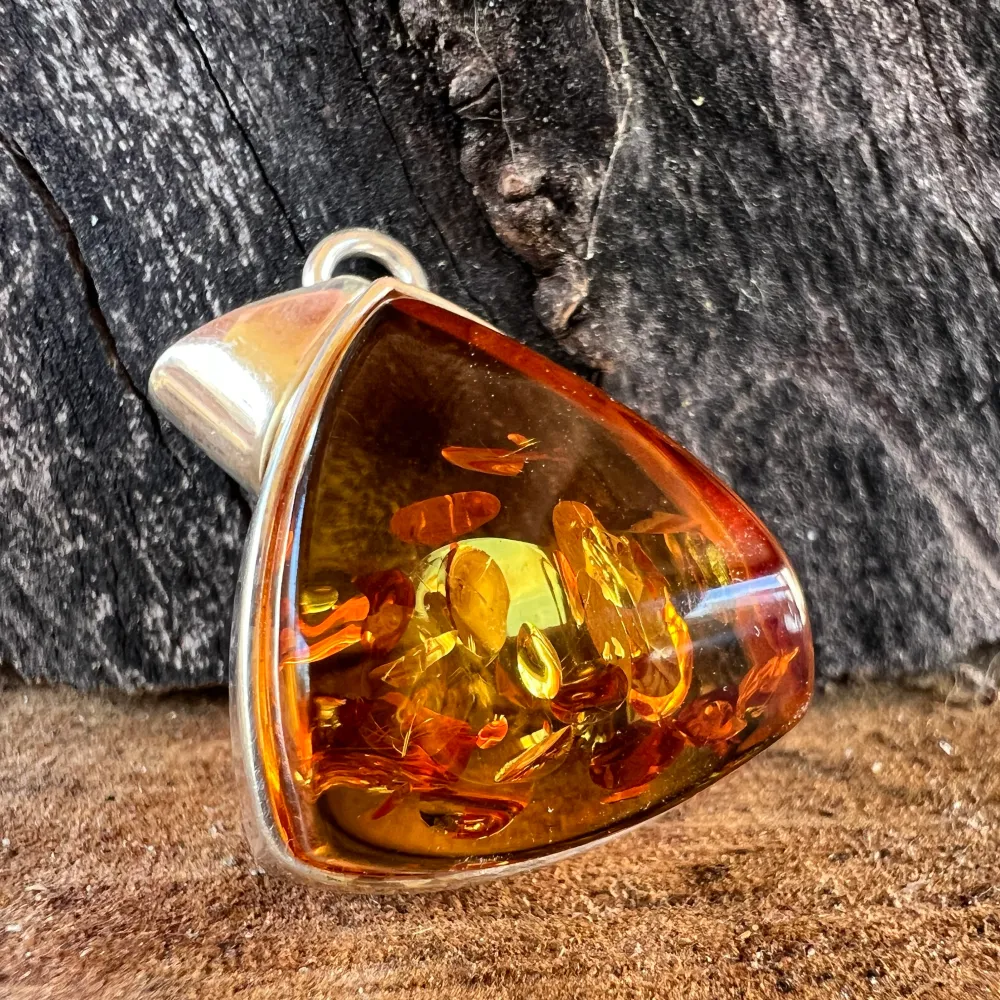 Сребърен медальон с кехлибар Amber6