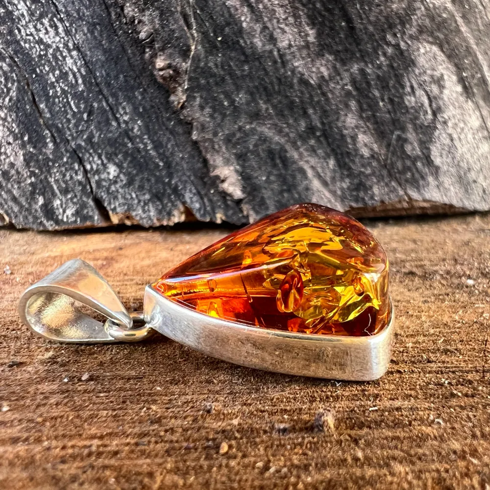 Сребърен медальон с кехлибар Amber6