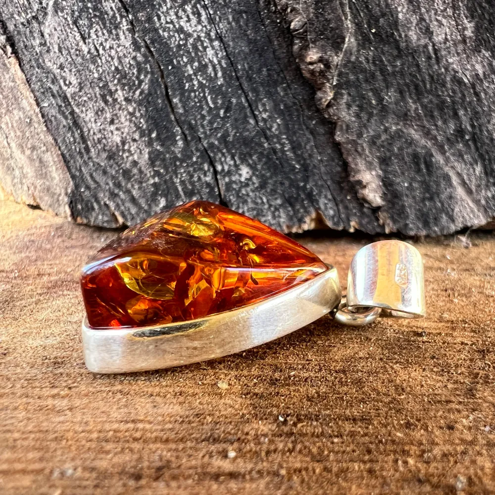 Сребърен медальон с кехлибар Amber6