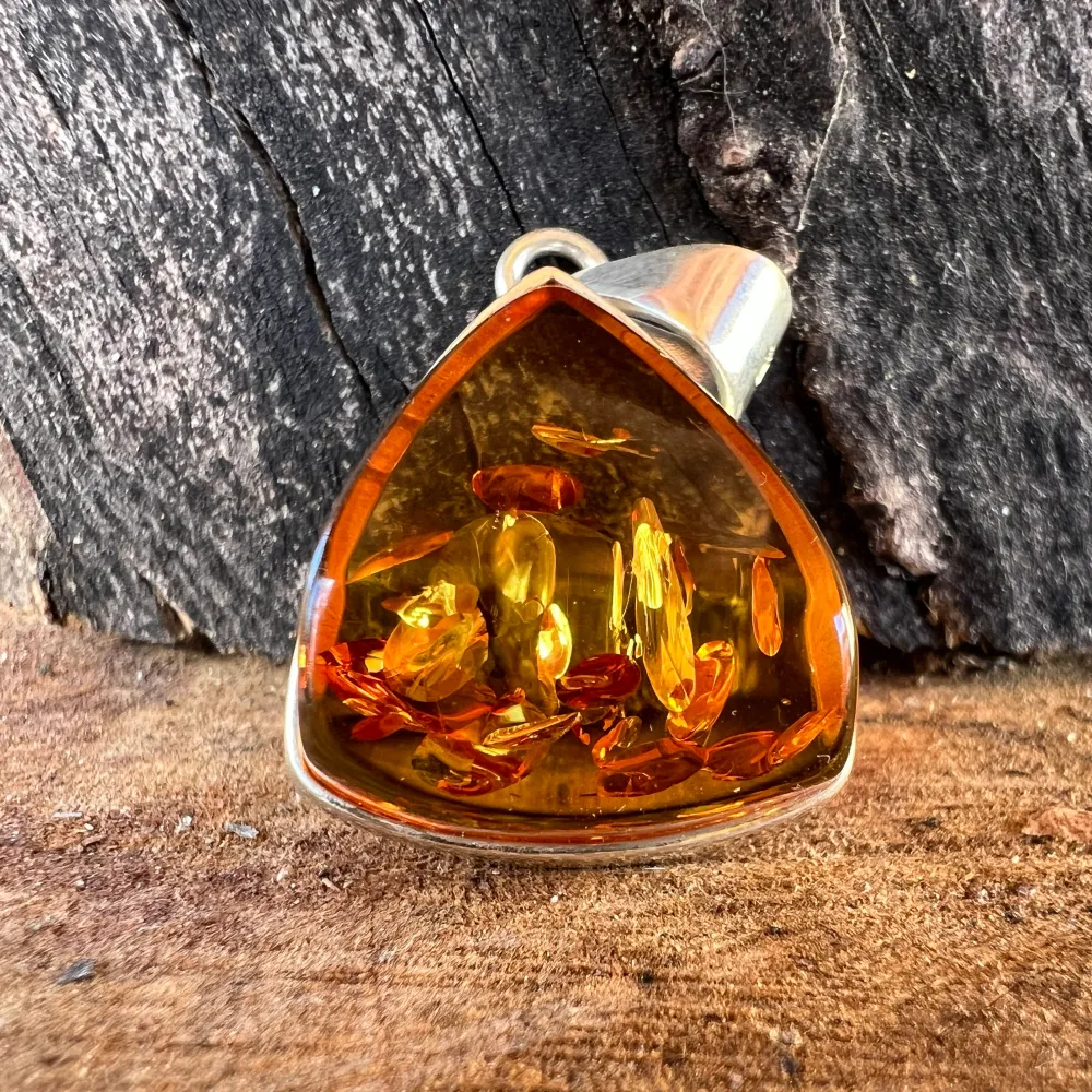 Сребърен медальон с кехлибар Amber6