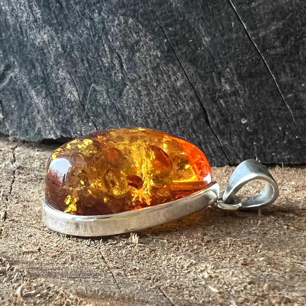 Сребърен медальон с кехлибар Amber9