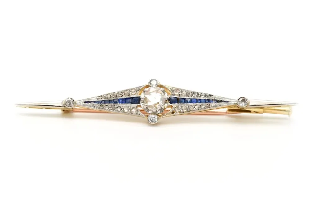 Закачи Art Deco от бяло и жълто злато, инкрустирани със сапфири и диаманти