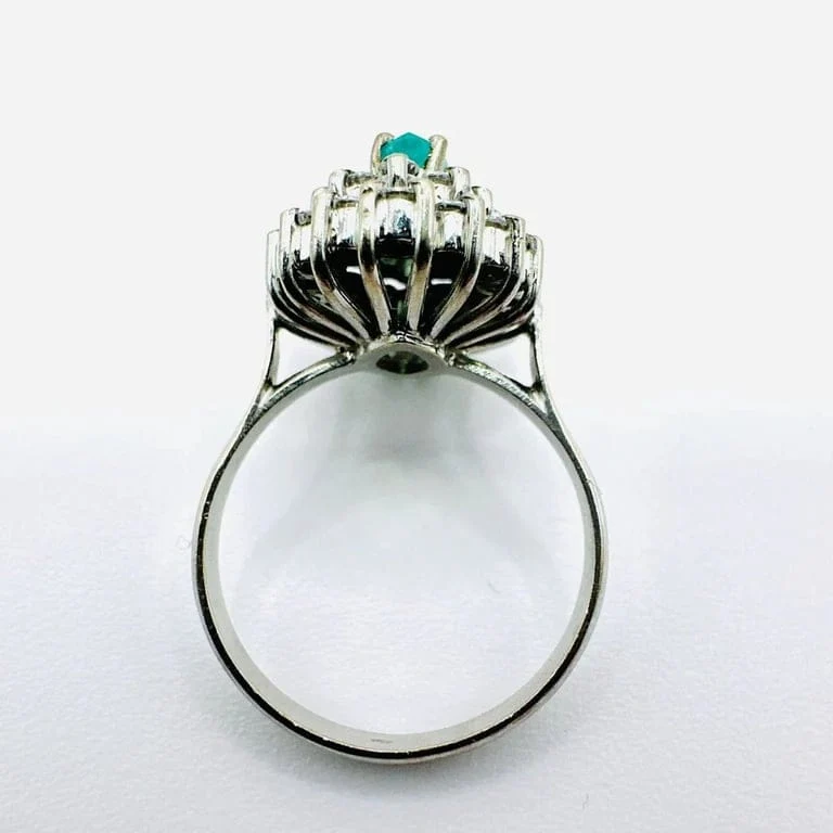 Пръстен Art Deco от бяло злато с диаманти и маркиз шлифован изумруд