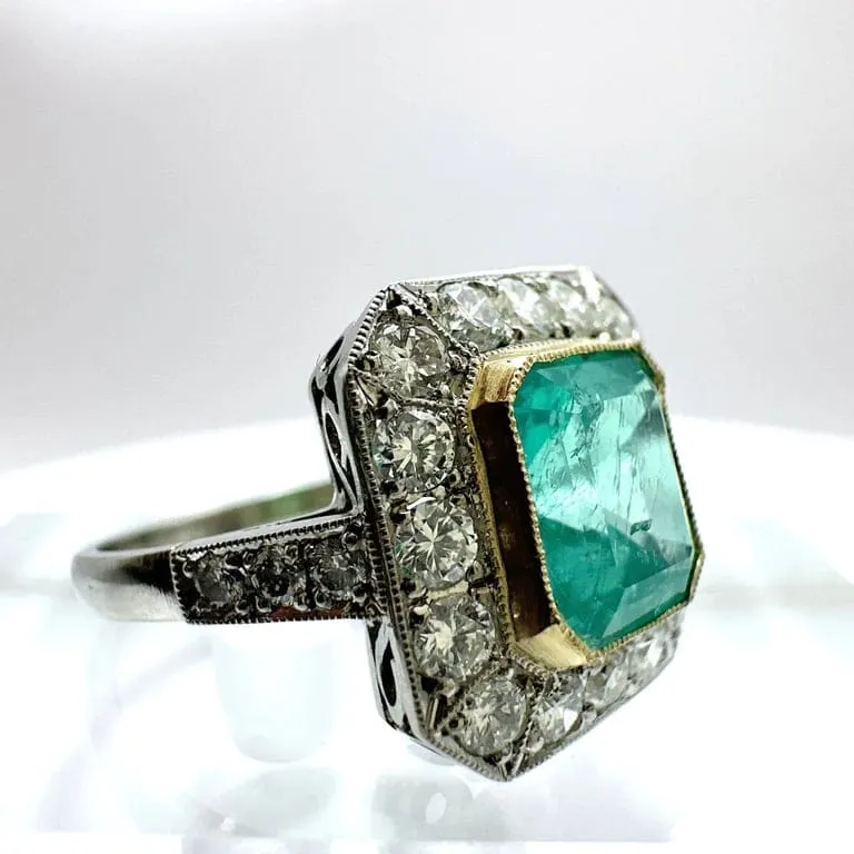 Пръстен Art Deco от платина с изумруд и диаманти