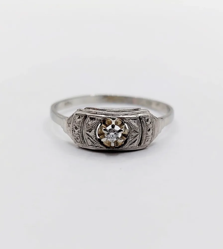 Пръстен Art Deco бяло злато, диамант и геометрична основа (около 1920 г.)