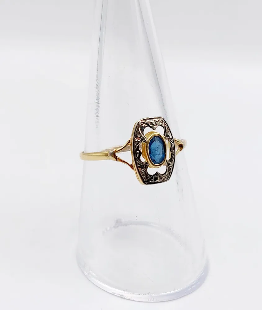 Пръстен Art Deco златна геометрична основа и син камък (около 1930 г.)