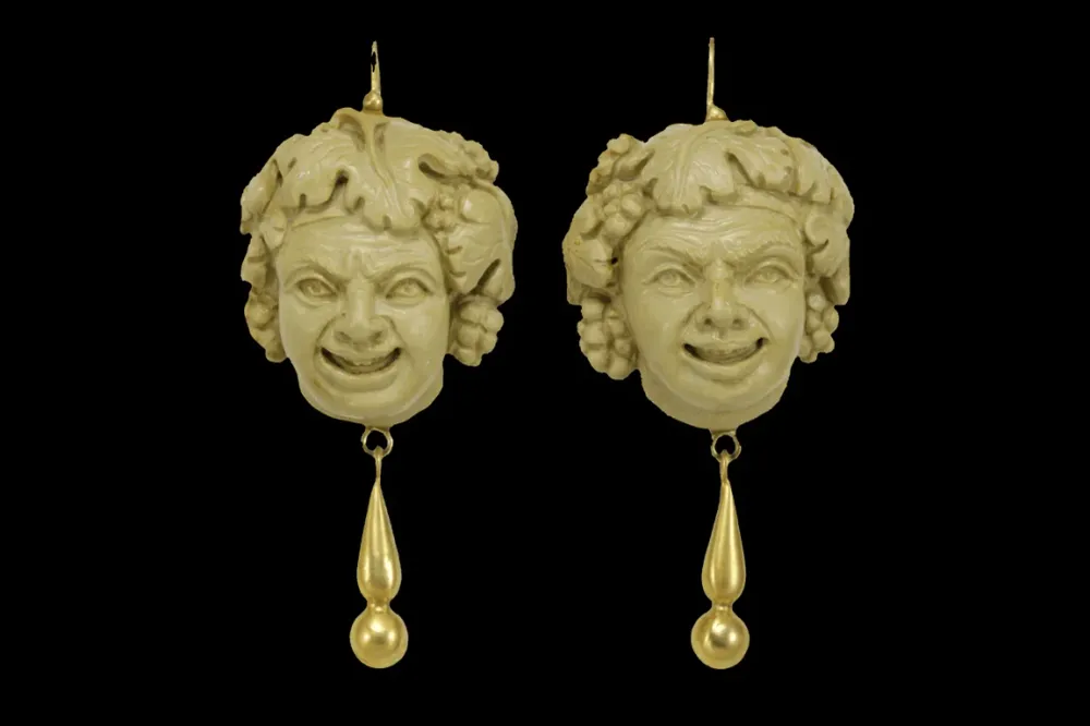 Обеци Bacchus Gold Lava Cameo