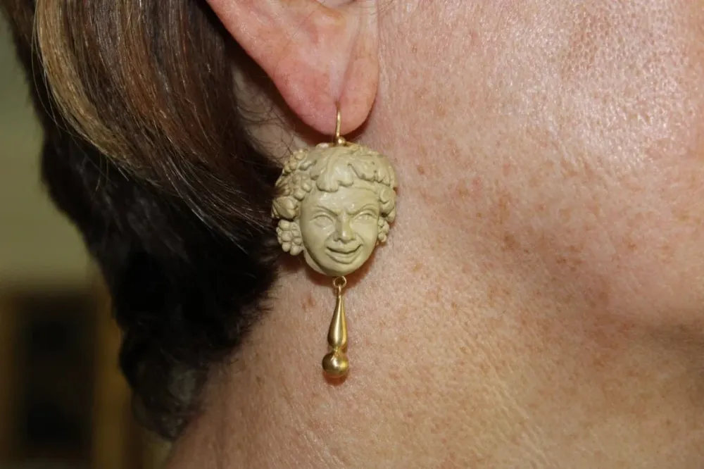 Обеци Bacchus Gold Lava Cameo