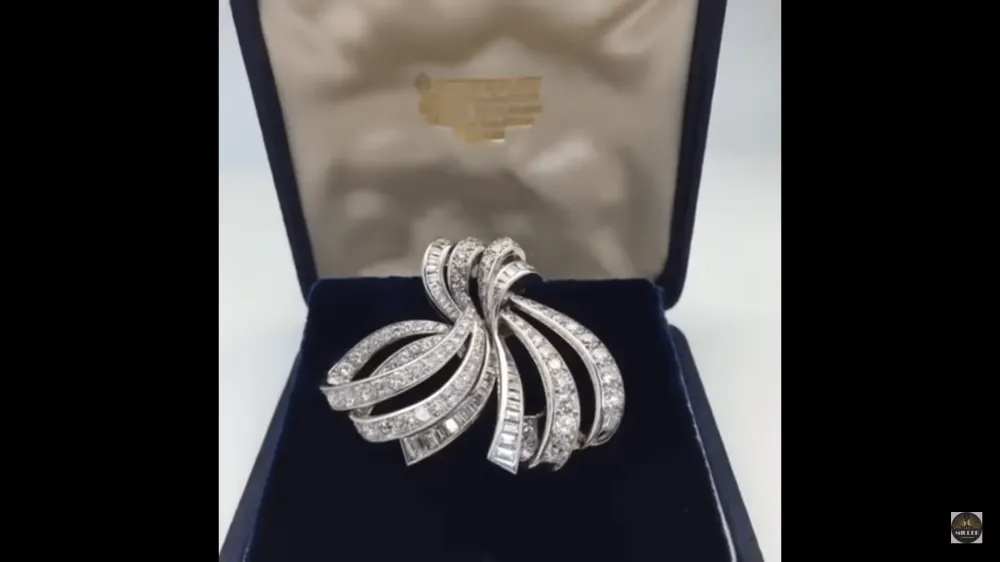 Двоен клипс Boucheron, "Възел" в Платина, бяло злато и диаманти.