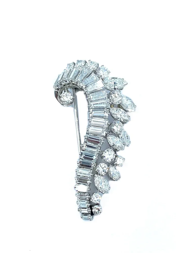 Boucheron. 9ct диамантена брошка