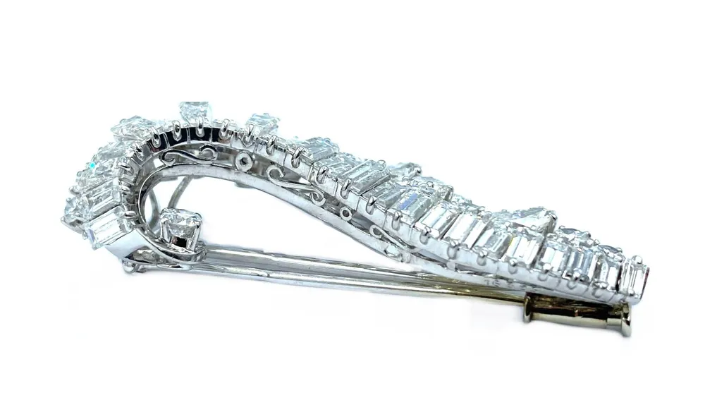 Boucheron. 9ct диамантена брошка