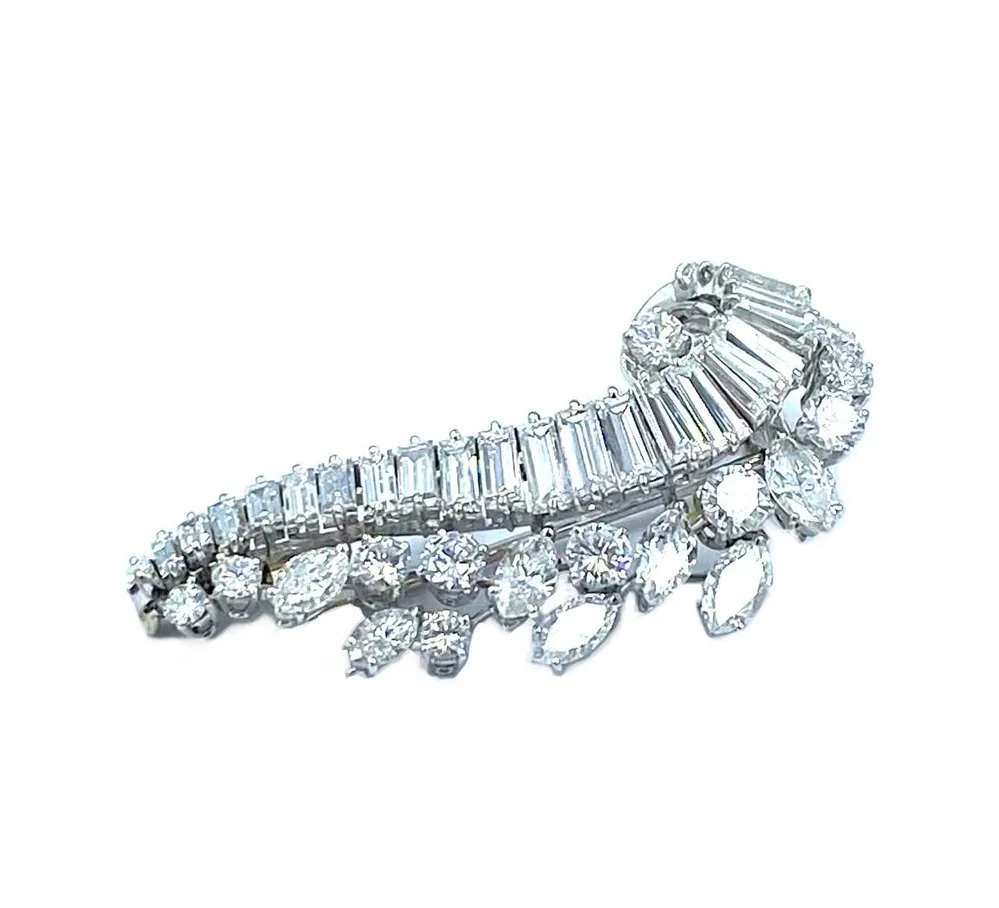 Boucheron. 9ct диамантена брошка