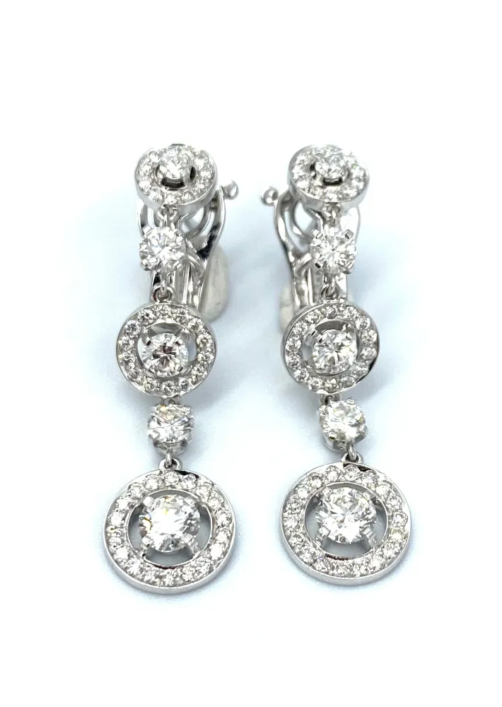 Boucheron. Колекция Ava Кръгъл. Обеци от бяло злато и диаманти.
