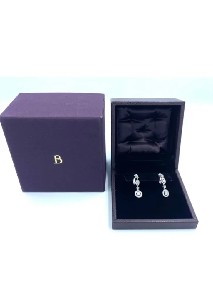 Boucheron. Колекция Ava Кръгъл. Обеци от бяло злато и диаманти.
