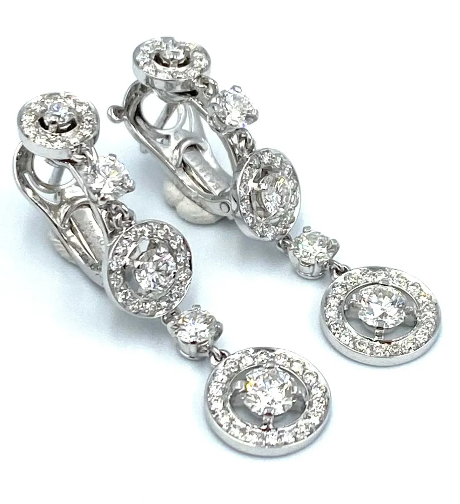 Boucheron. Колекция Ava Кръгъл. Обеци от бяло злато и диаманти.