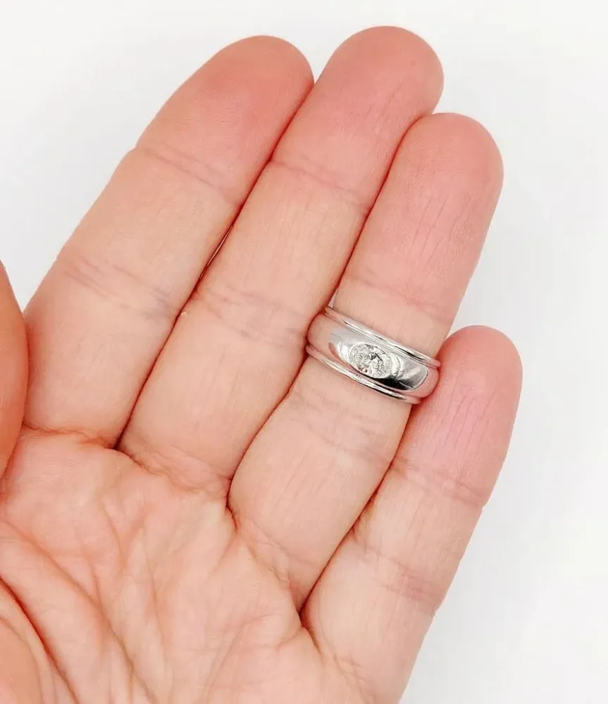 Boucheron - Пръстен Axelle с издута форма от 18-каратово бяло злато и овален диамант 0,40 карата