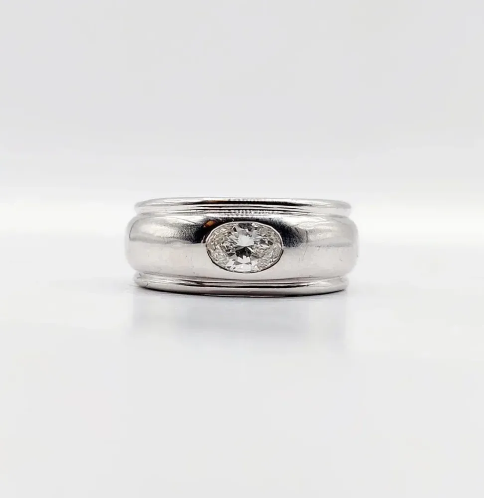 Boucheron - Пръстен Axelle с издута форма от 18-каратово бяло злато и овален диамант 0,40 карата