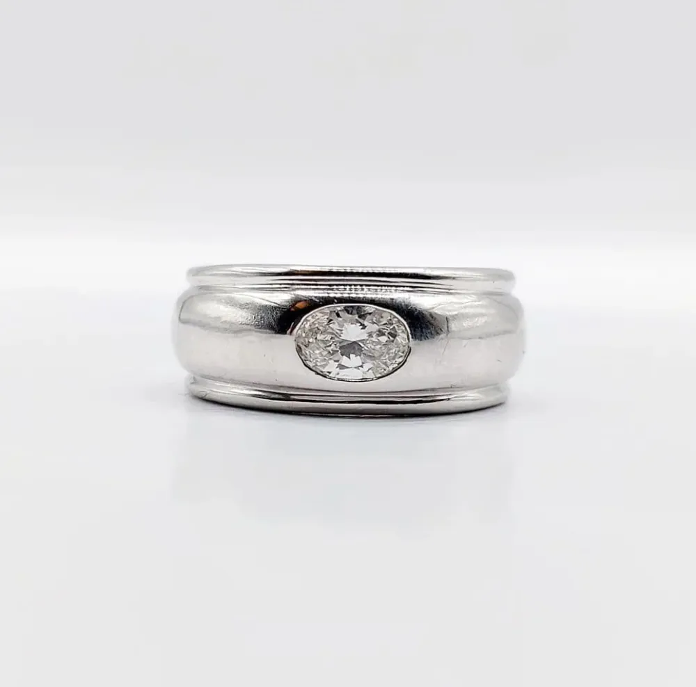 Boucheron - Пръстен Axelle с издута форма от 18-каратово бяло злато и овален диамант 0,40 карата