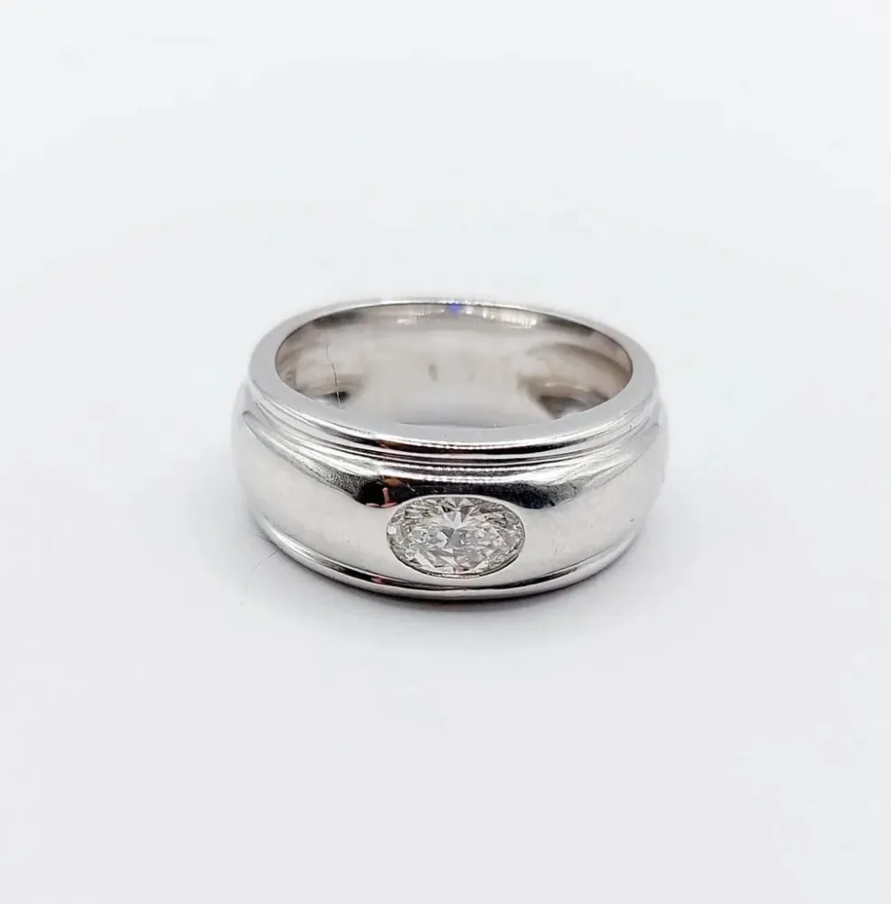 Boucheron - Пръстен Axelle с издута форма от 18-каратово бяло злато и овален диамант 0,40 карата