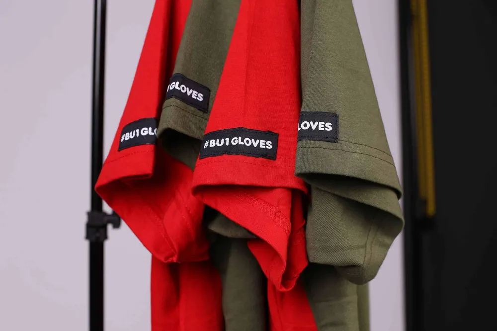 BU1 червена тениска