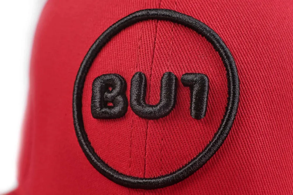 Шапка с козирка BU1 Red