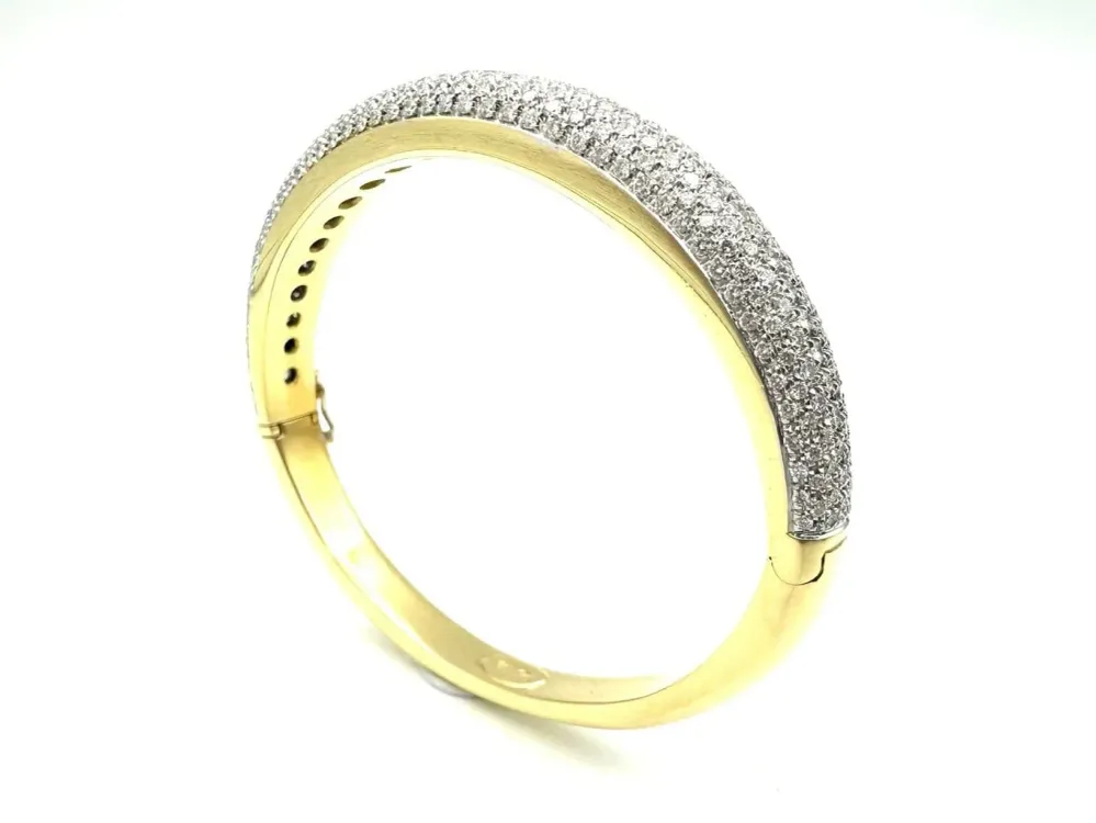 BUCHERER. Гривна от 18K злато и диаманти 5ct