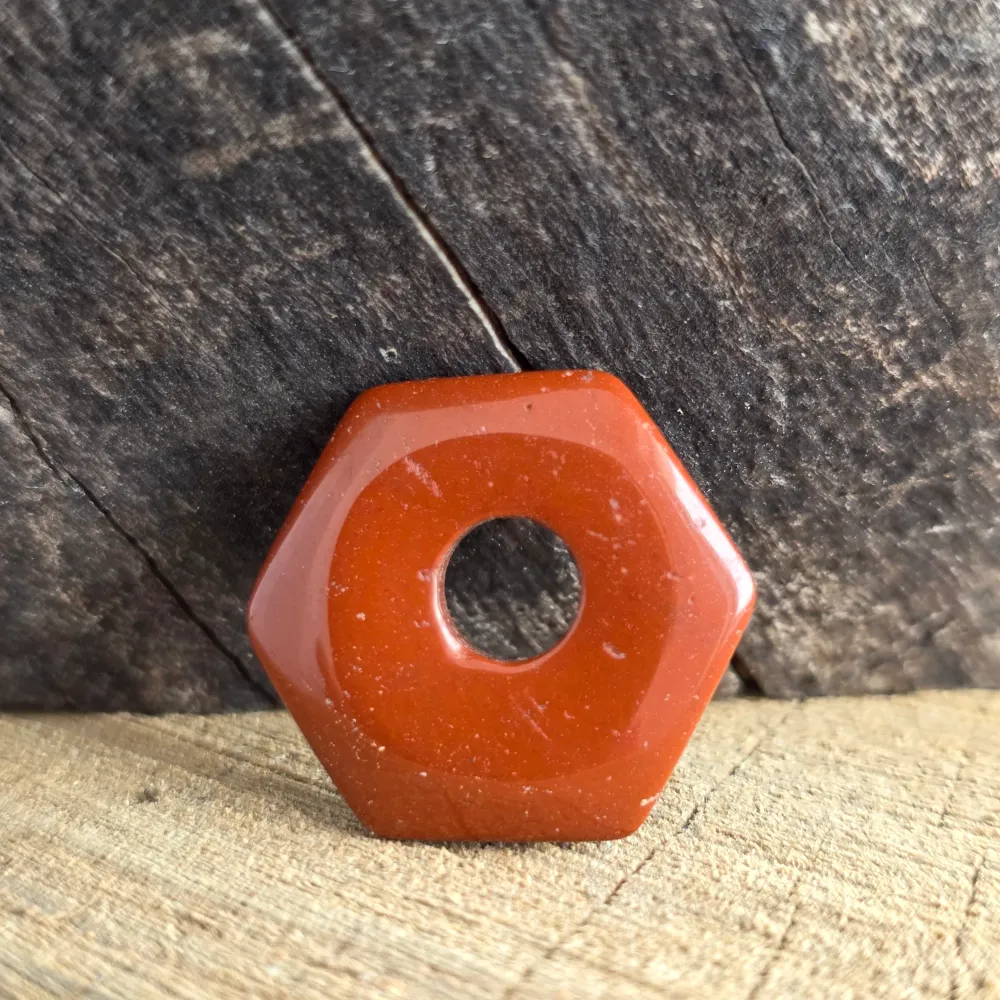 Каменен медальон Pi Donut шестоъгълен червен яспис