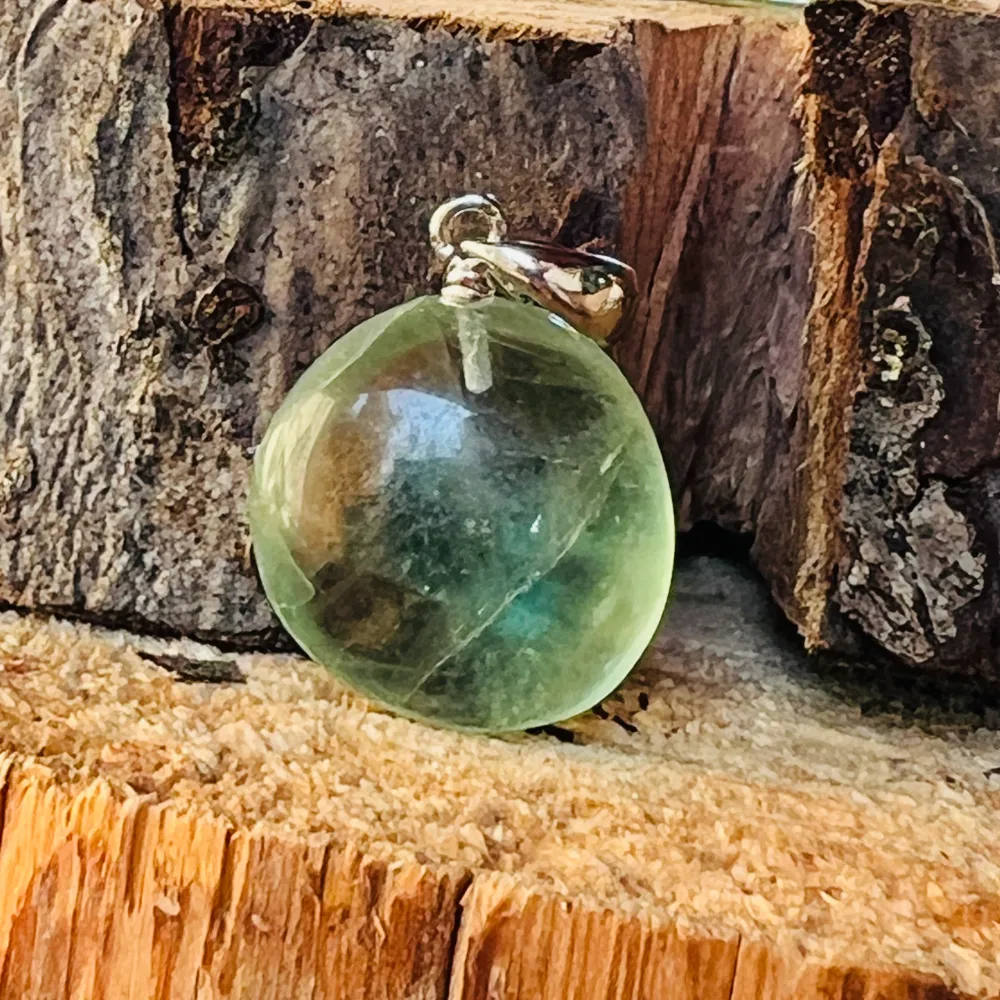 Медальон зелен флуорит DROP