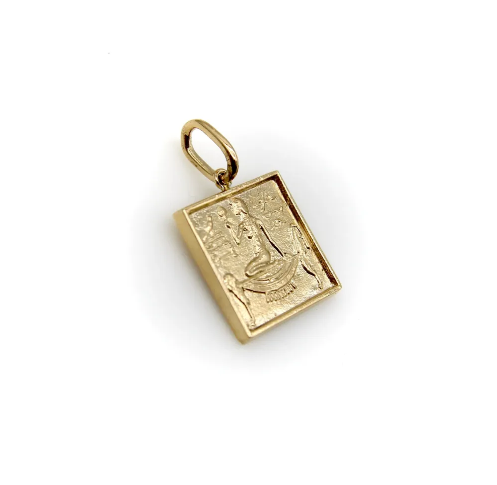 Квадратен медальон-слитък в стил Egyptian Revival от 14K злато