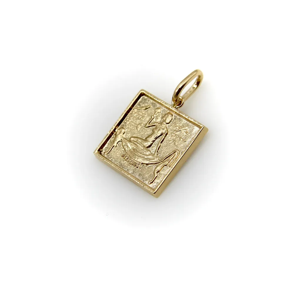 Квадратен медальон-слитък в стил Egyptian Revival от 14K злато