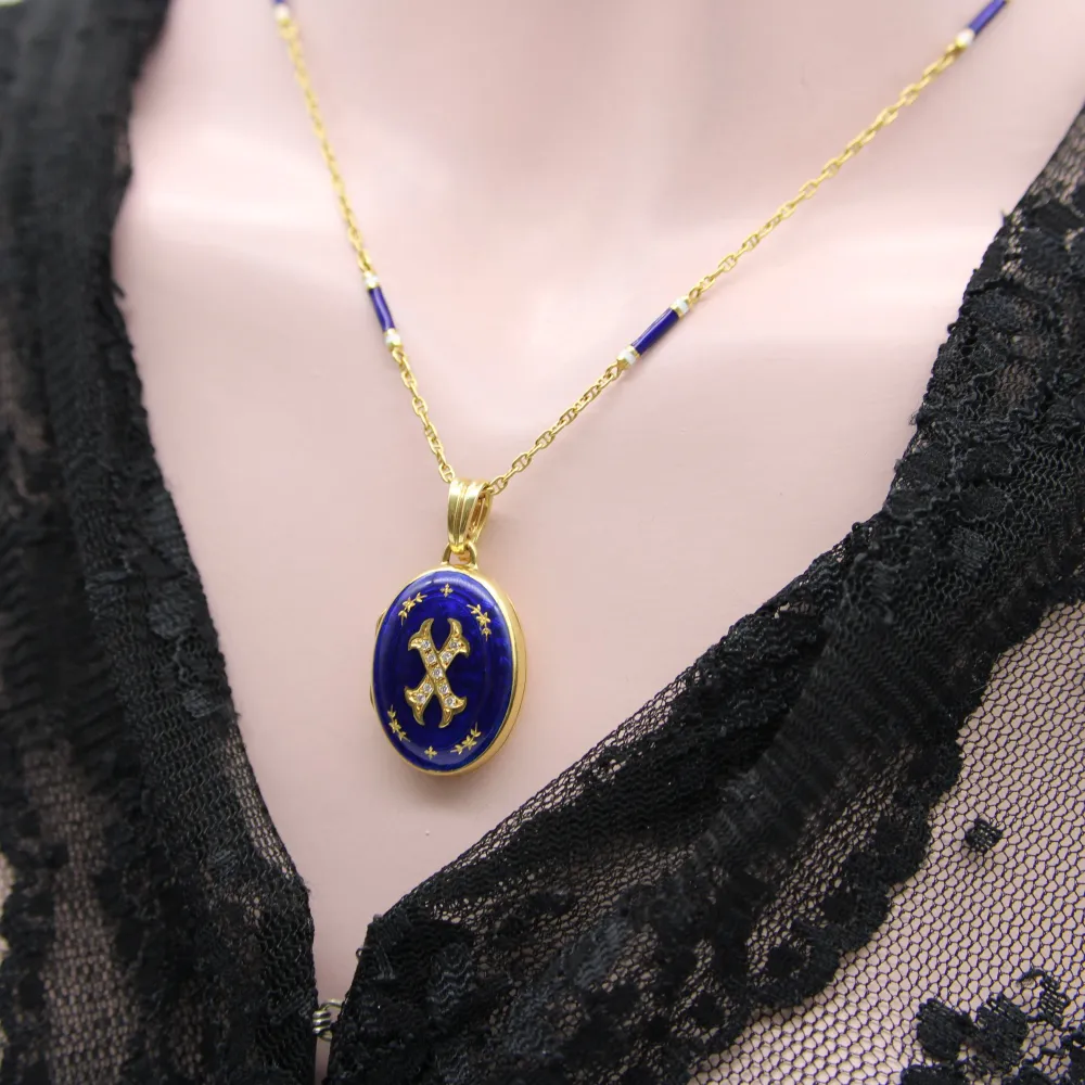 Fabergé - Медальон висулка от 18-каратово злато, диаманти и гилоширан емайл