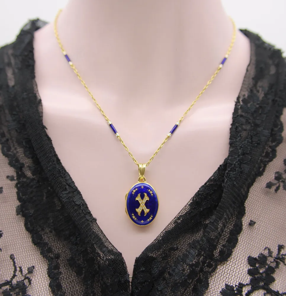 Fabergé - Медальон висулка от 18-каратово злато, диаманти и гилоширан емайл