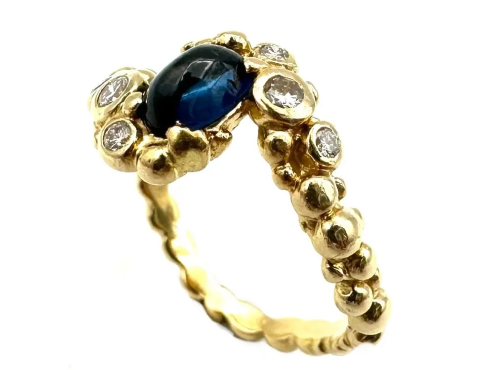 GILBERT ALBERT. Пръстен от 18K жълто злато, сапфир и диаманти