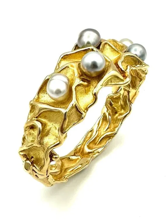 GILBERT ALBERT. Гривна от 18K жълто злато и перли