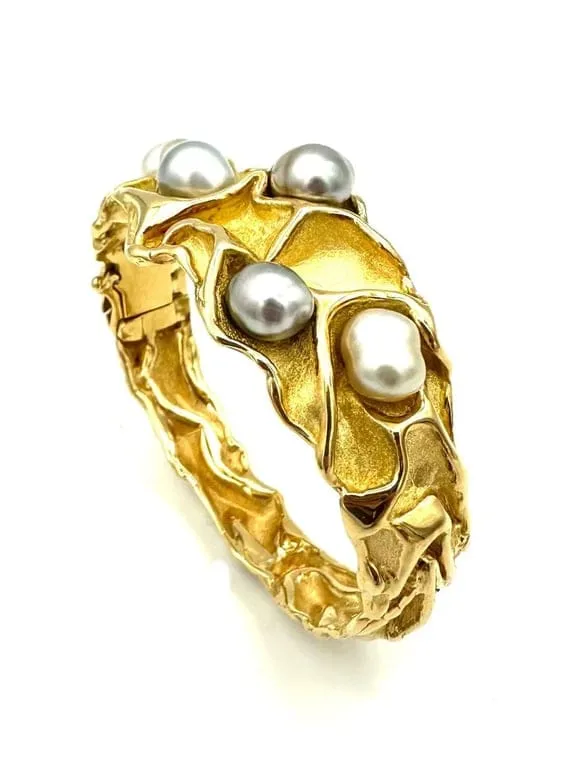 GILBERT ALBERT. Гривна от 18K жълто злато и перли