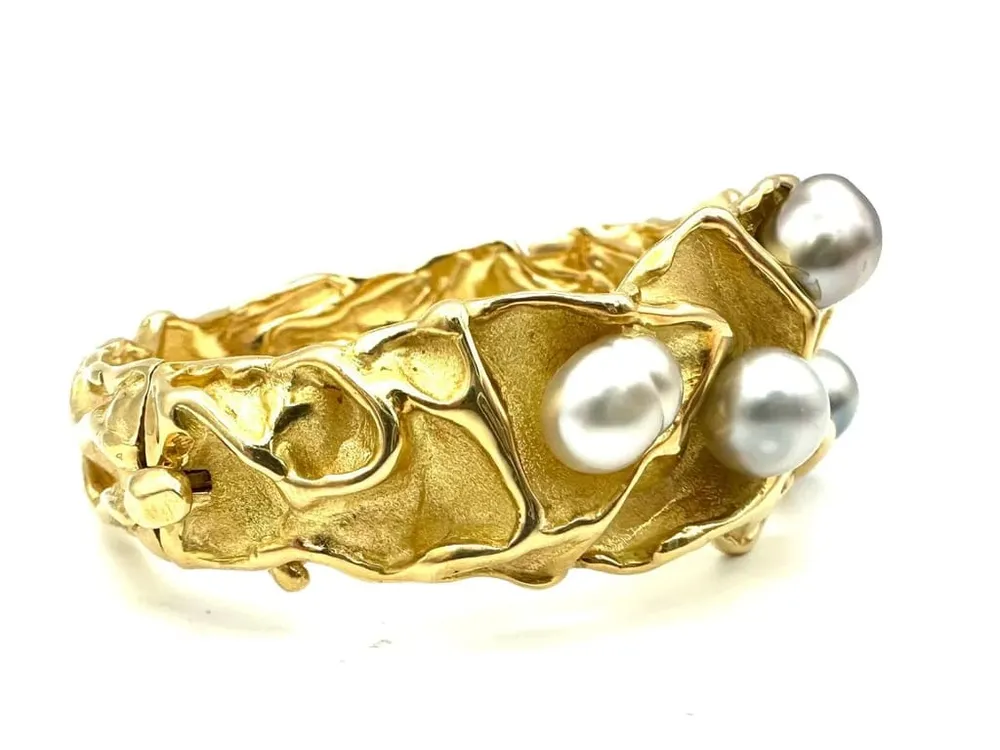 GILBERT ALBERT. Гривна от 18K жълто злато и перли