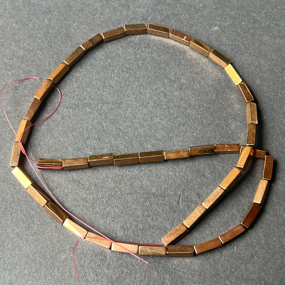 Низ от мъниста полускъпоценни камъни HEMATIT BRICK ROSE