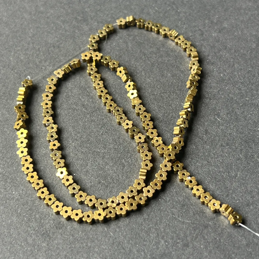 Низ от мъниста полускъпоценни камъни HEMATIT STAR GOLD