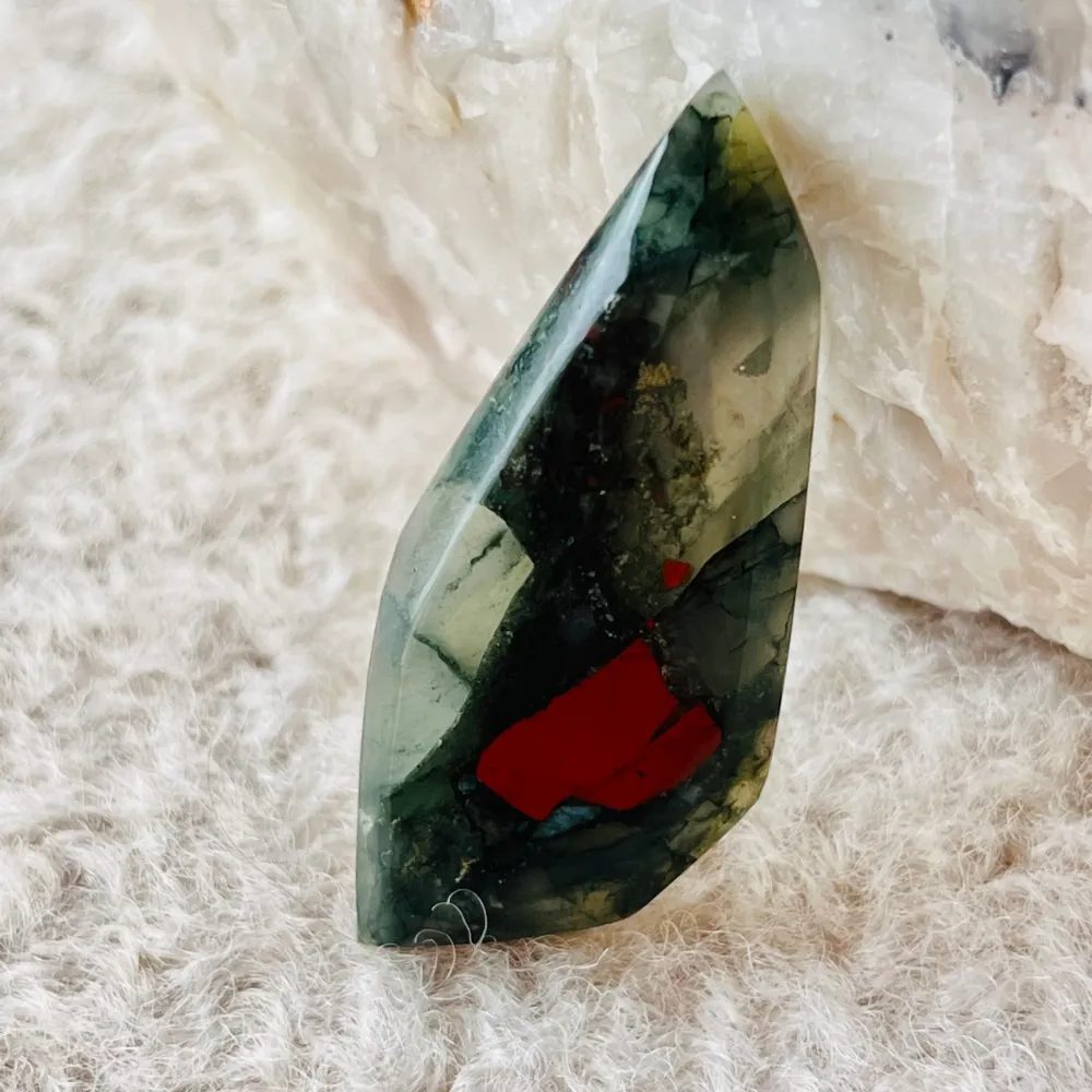 Jasper Cabochon Bloodstone/Seftonite M9