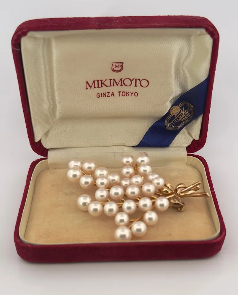 Брошка Mikimoto от жълто злато и перли