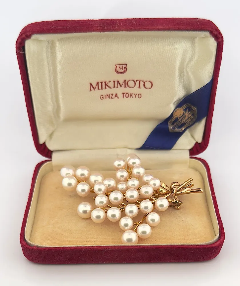 Брошка Mikimoto от жълто злато и перли