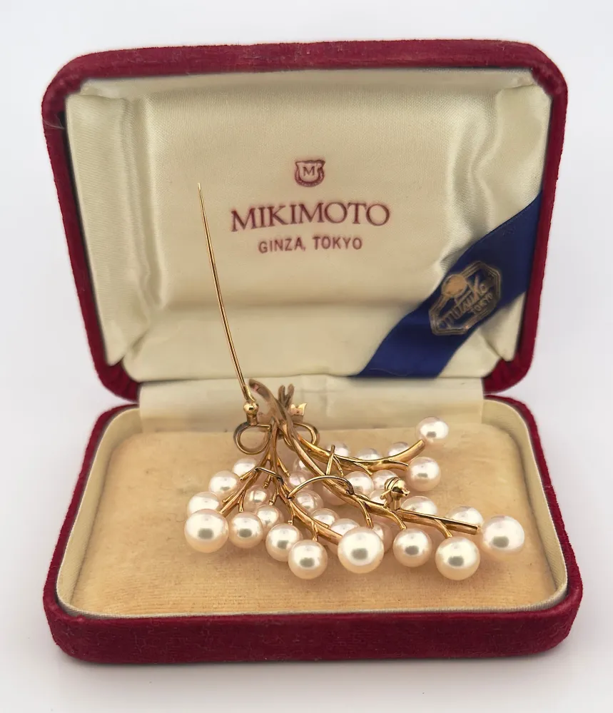 Брошка Mikimoto от жълто злато и перли
