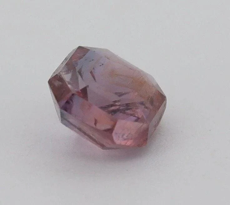 Сапфир Padparadscha 0,87cts ненагряван необработен CGL сертификат