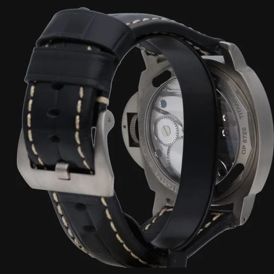 Panerai Часовник Luminor Base