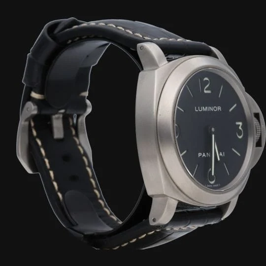Panerai Часовник Luminor Base