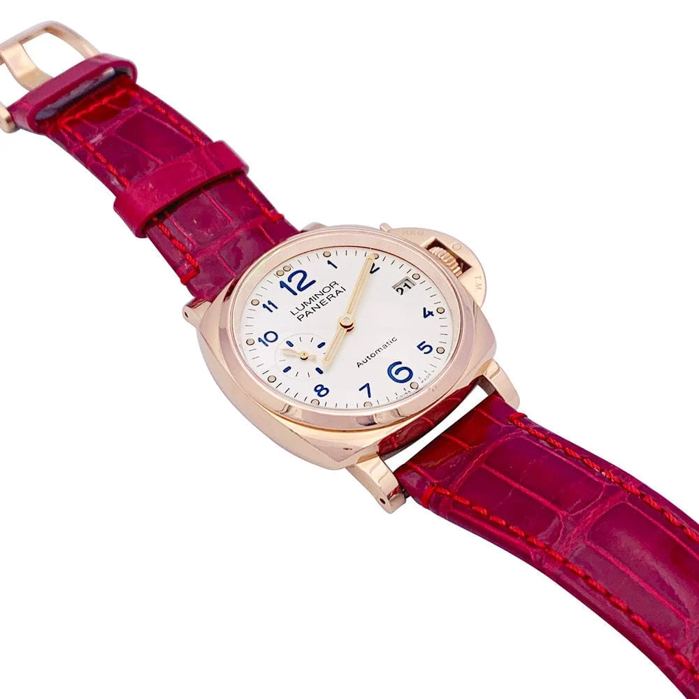 Часовник от розово злато Panerai "Luminor Due".