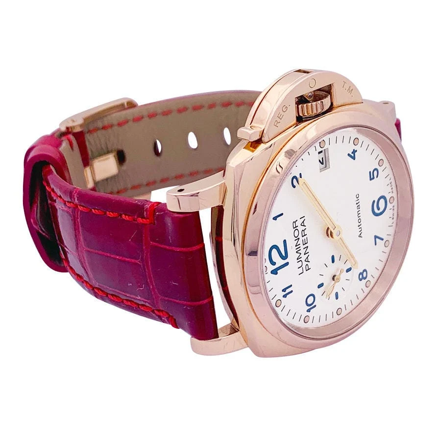 Часовник от розово злато Panerai "Luminor Due".