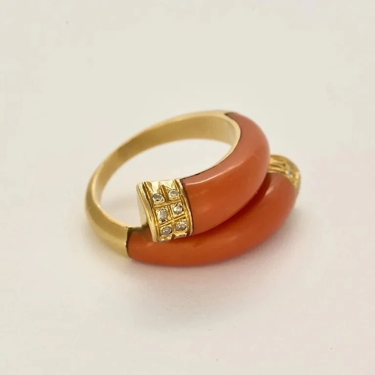 Пръстен от жълто злато, коралови кабошони Peau D'Ange